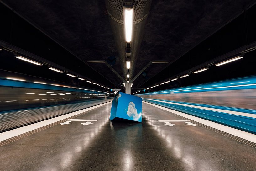 Mystique Métro de Stockholm: Nuages en Mouvement par Dave Adriaanse - Photography