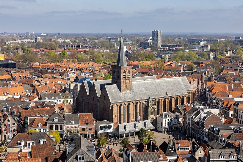 Die St.-Georgs-Kirche inmitten des kulturellen Erbes von Amersfoort von Thijs Schouten