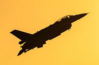 F-16 bij zonsondergang van KC Photography thumbnail