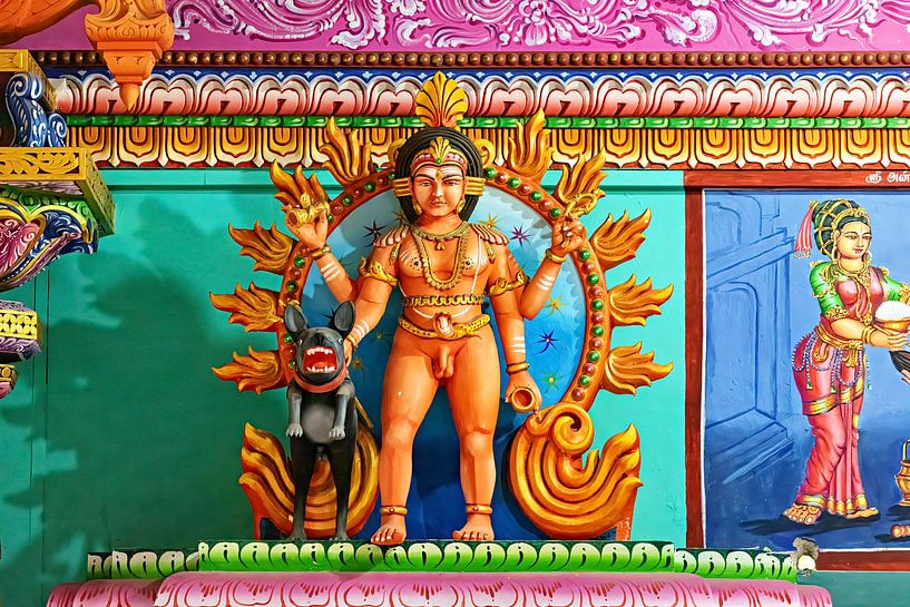 De kleurrijke tempelfiguren van Trincomalee van Roland Brack