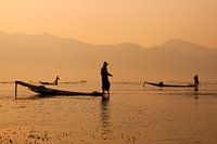 Vissers op Inle Lake in Myanmar