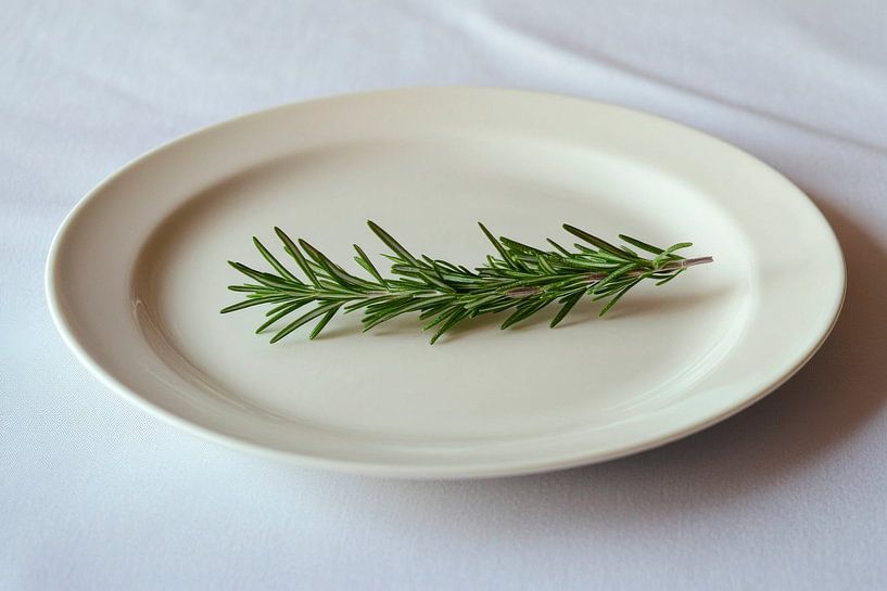 Rosmarin auf Teller von Poster Art Shop