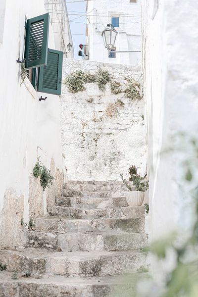 Een smal straatje in Ostuni van DsDuppenPhotography