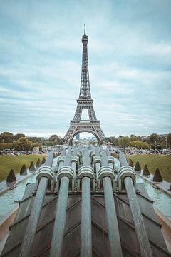 Eiffeltoren in Parijs vanaf Jardins du Trocadéro van Youri Zwart