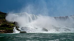 Blick auf den Horseshoe-Wasserfall in den Niagarafällen von oben.
