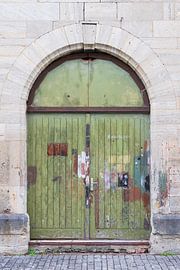 Green weathered door in many colours by Hilda Weges
