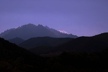 Blaue Stunde in den Bergen von Thomas Heitz