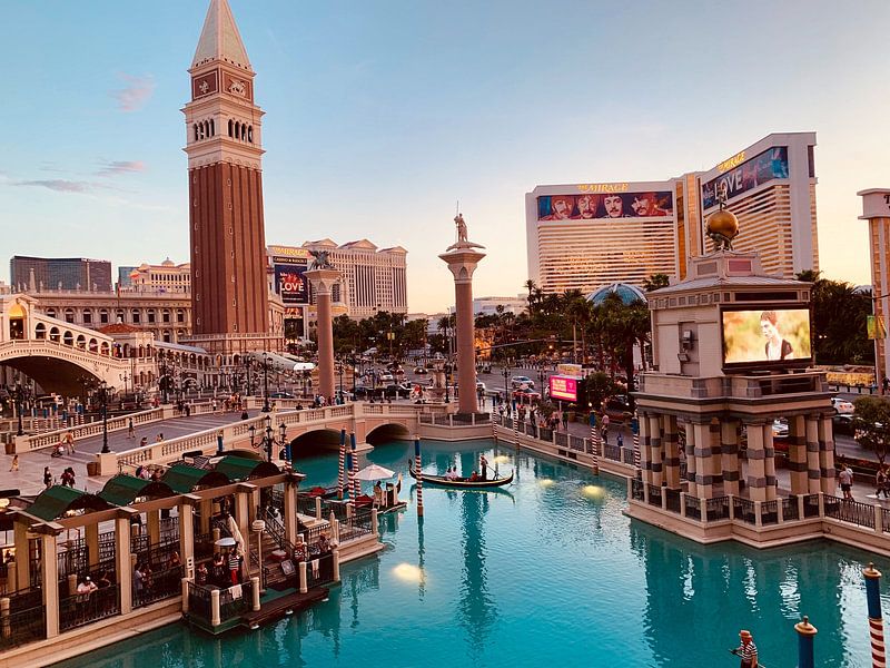 Las Vegas by Hello Pompoyo