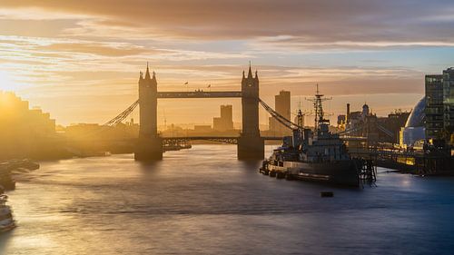 Tower Bridge bei Sonnenaufgang von Erik van 't Hof