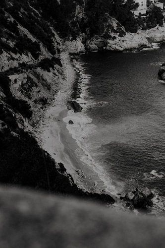 Black and white photo sandy beach in Jávea, Alicante - Spain