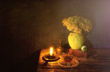 Nature morte avec jonquilles, style Caravaggio. sur Saskia Dingemans Awarded Photographer