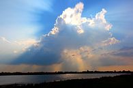 Wolken voor de zon boven de IJssel, gezicht op Zalk van Marcel de Bruin thumbnail
