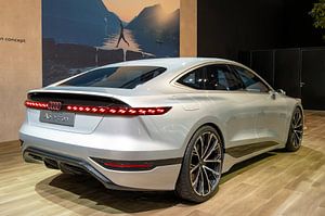 Audi A6 e-tron concept - futuristische vollelektrische Limousine