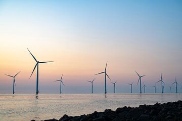 Windmolens voor de kust van Flevoland tijdens zonsondergang van Sjoerd van der Wal Fotografie