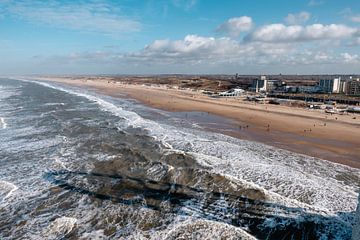 Schitterende uitzicht op het strand van Scheveningen. Gefotografeerd vanaf de pier op 5 februari 202 van Jolanda Aalbers