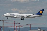 Lufthansa Boeing 747-400 vlak voor de landing. van Jaap van den Berg thumbnail