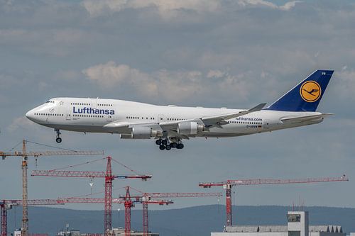 Lufthansa Boeing 747-400 vlak voor de landing.