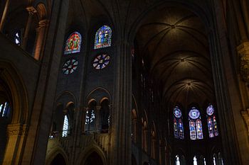 Kerk in donkere setting