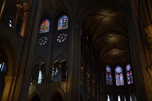 Kerk in donkere setting