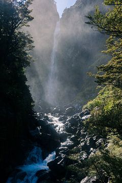 Waterval bij de Arthur's Pass in Nieuw-Zeeland van Linda Schouw