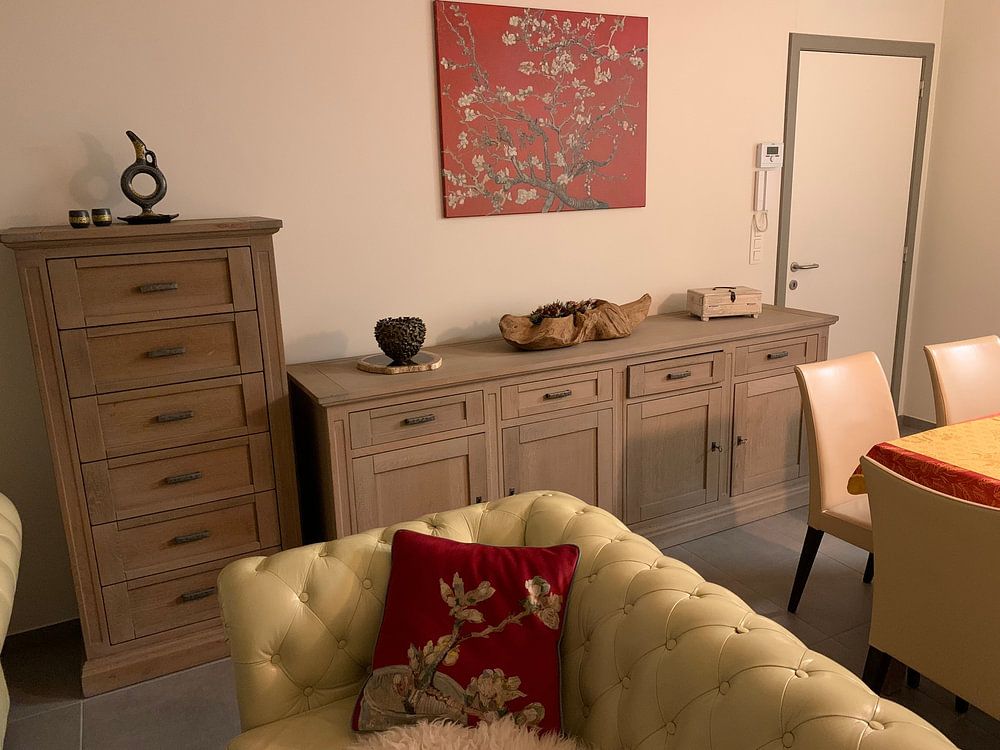 Amandelbloesem van Vincent van Gogh (Donker rood)  van Masters Revisited 