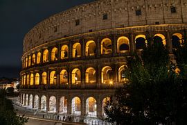 Rome - Het Colosseum bij nacht van t.ART