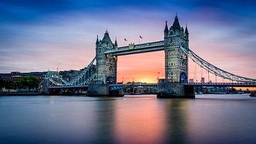 Warm sunrise at Tower Bridge by Rene Siebring