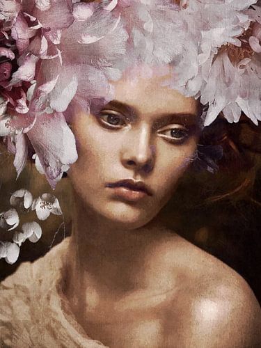 Dreamy Lady | A romantic portrait of a dreamy young woman surrounded by pink flowers