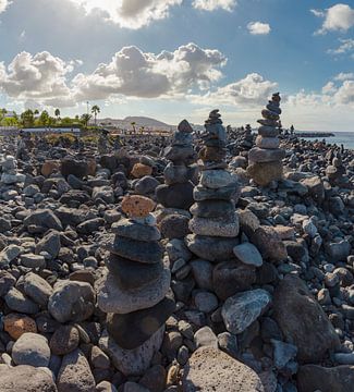 Mirador Stone Pebble Beach, kiezeltorentjes, Costa Adeje, Tenrife Canary Islands, Spanje van Rene van der Meer