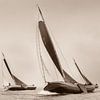 Nostalgische zeilwedstrijd – traditionele boten in sepia van ThomasVaer | Tom Coehoorn