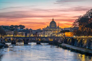 Zonsondergang Rome, Vaticaan met de Sint-Pietersbasiliek Sunset Roma van Patrick Oosterman