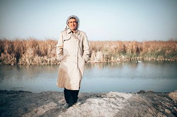 De visser van het moeras | Fotoprint, Reisfotografie, Midden Oosten van Milene van Arendonk
