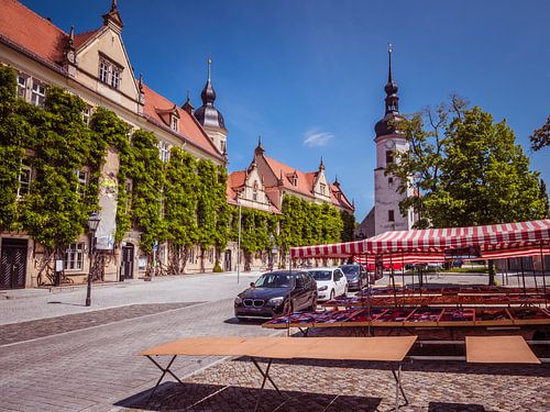Marktplein met stadhuis in Riesa Saksen