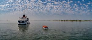 Kreuzfahrtschiff Hanseatic vor Oudeschild Texel