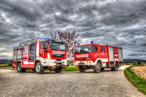 Zwei Generationen eines Feuerwehrfahrzeuges