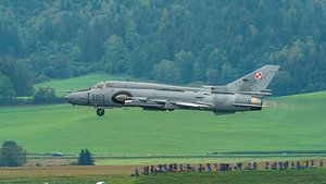 Polnischer SU-22-Monteur während der Airpower-Luftfahrtausstellung.