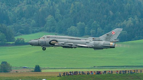 Monteur polonais de SU-22 lors du salon Airpower.