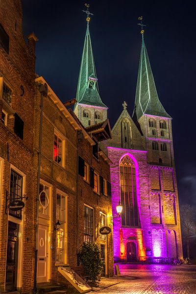 The Bergkerk and Bergstraat in purple in the evening. by Bart Ros