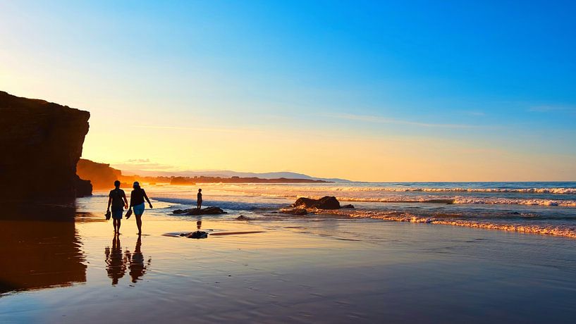 Evening walk by the sea by Truus Nijland