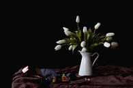 Stilleven met tulpen en vijgen van Moniek Kuipers thumbnail