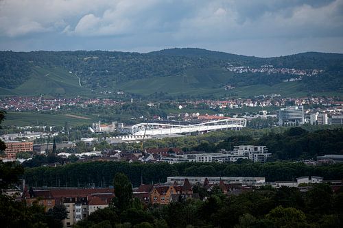 Uitzicht over Stuttgart met stadion.