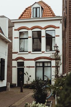 Hollands huisje in Haarlem | Fine art foto print | Nederland, Europa van Sanne Dost