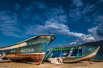 Vergane vissersbootjes op de wal bij Caleta de Sebo, La Graciosa, Lanzarote