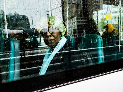 Frau in der Straßenbahn