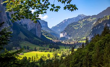 The valley of Lauterbrunnen. by Floyd Angenent