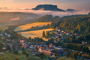 Sonnenaufgang über Rathen mit Morgennebel