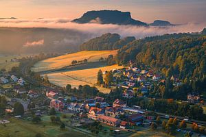 Lever de soleil sur Rathen avec brume matinale sur Henk Meijer Photography