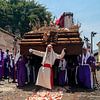 Guatemala: Paasprocessie (Antigua) van Maarten Verhees