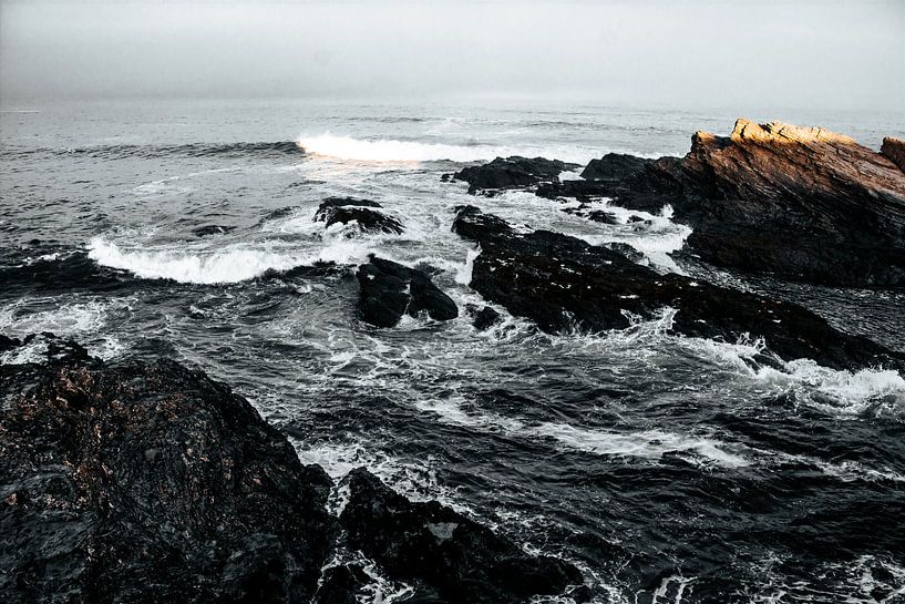 La côte sauvage du Portugal avec les vagues par FOTOFOLIO.DE