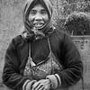 Une femme Hmong avec un panier de fleurs sur Anouschka Hendriks